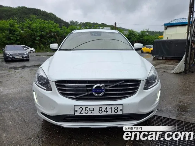 Volvo XC60 2017 thumb 12