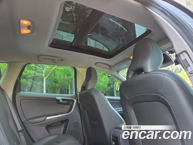 Volvo XC60 2017 thumb 8