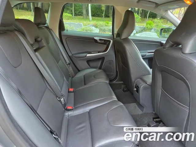 Volvo XC60 2017 thumb 7