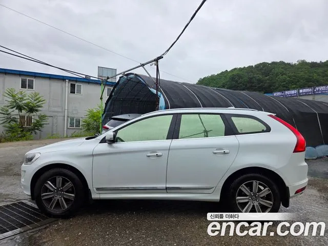 Volvo XC60 2017 thumb 3