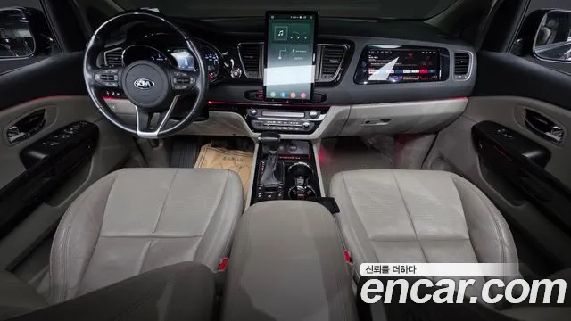 Kia Carnival 2018 thumb 4