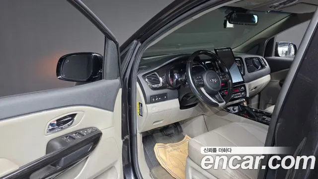 Kia Carnival 2018 thumb 9