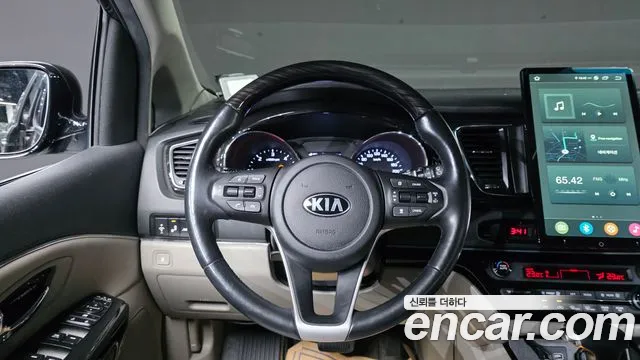 Kia Carnival 2018 thumb 3
