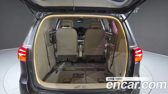 Kia Carnival 2018 thumb 11