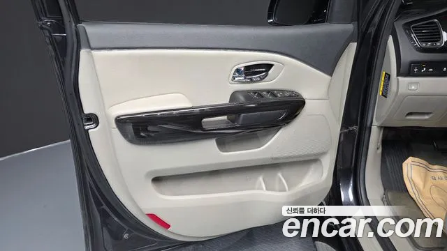 Kia Carnival 2018 thumb 10