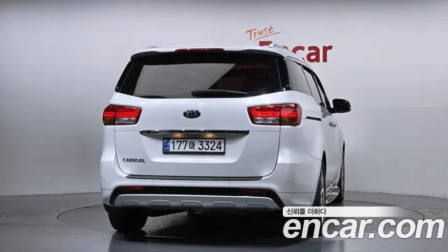 Kia Carnival 2017 thumb 2
