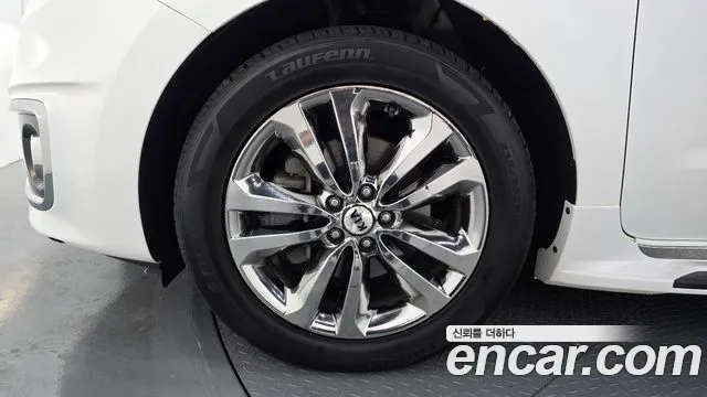 Kia Carnival 2017 thumb 8