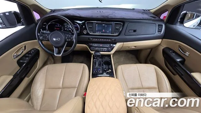 Kia Carnival 2017 thumb 9