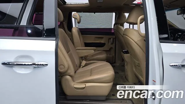 Kia Carnival 2017 thumb 5