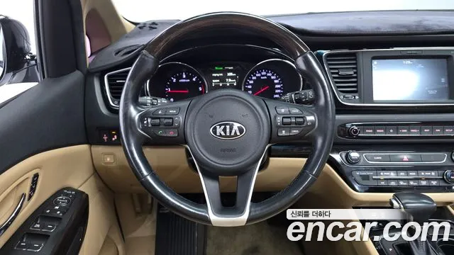 Kia Carnival 2017 thumb 12
