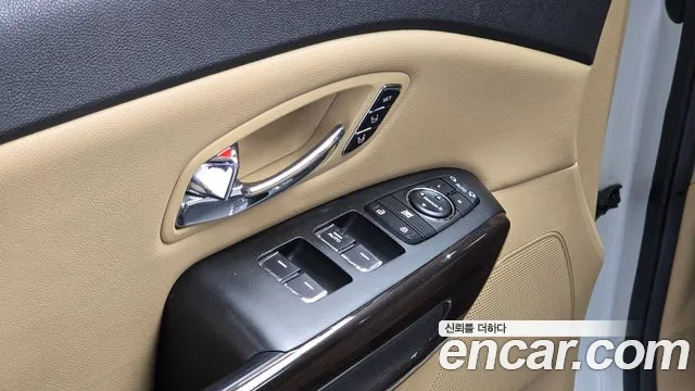 Kia Carnival 2017 thumb 4