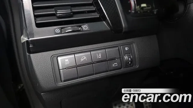 KGM Rexton 2019 thumb 9