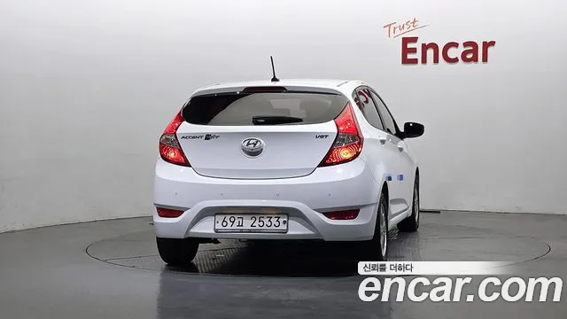Hyundai Accent 2011 thumb 10