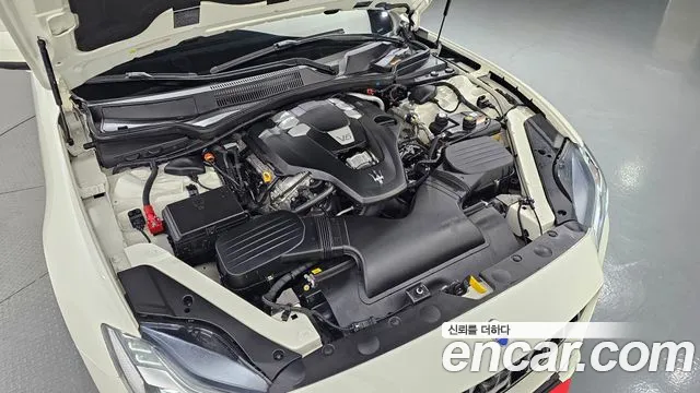 Maserati Quattroporte 2021 thumb 2