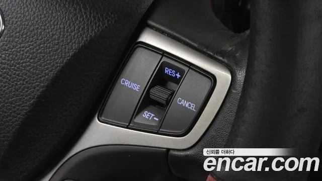 Hyundai i40 2012 thumb 10