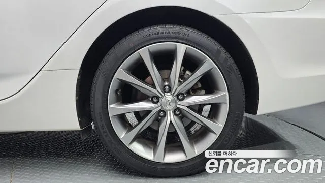 Hyundai i40 2012 thumb 9