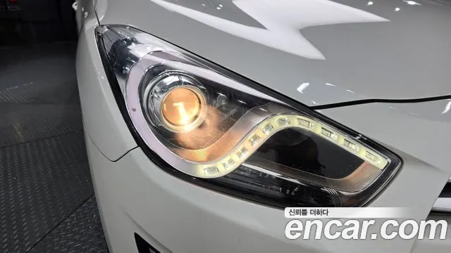 Hyundai i40 2012 thumb 8