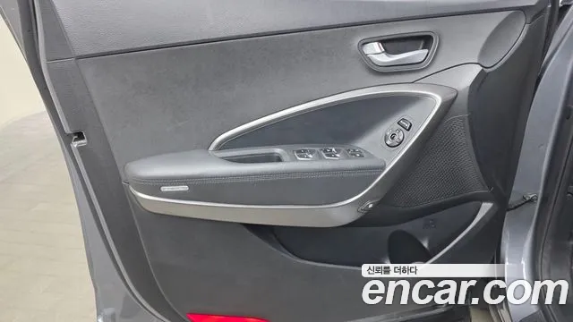 Hyundai Santafe 2017 thumb 10