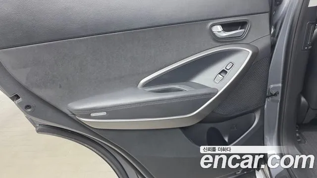 Hyundai Santafe 2017 thumb 5