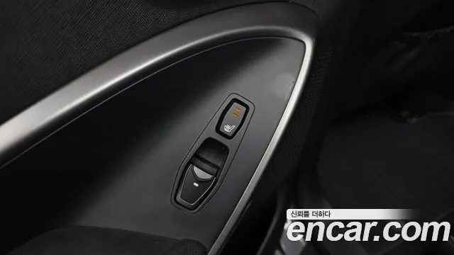 Hyundai Santafe 2017 thumb 2