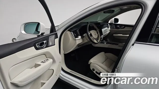 Volvo XC60 2025 thumb 10