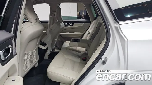 Volvo XC60 2025 thumb 8