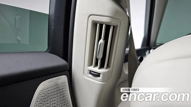Volvo XC60 2025 thumb 4