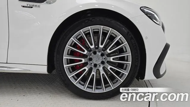 Mercedes-Benz E-Class 2025 thumb 9