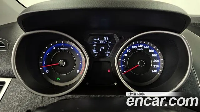 Hyundai Avante 2010 thumb 2