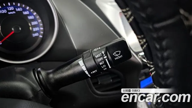 Hyundai Avante 2010 thumb 6
