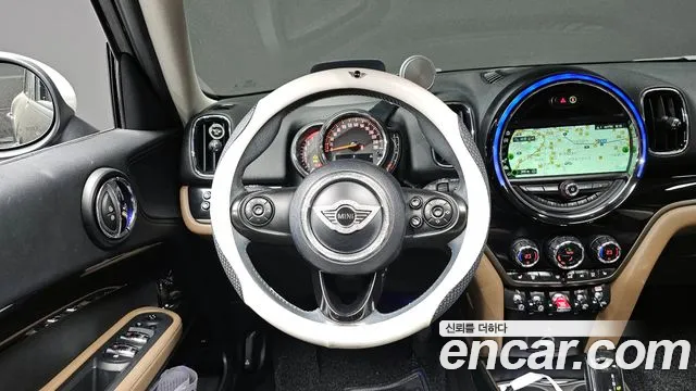 Mini Countryman 2018 thumb 11