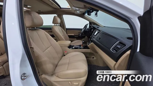 Kia Carnival 2018 thumb 8