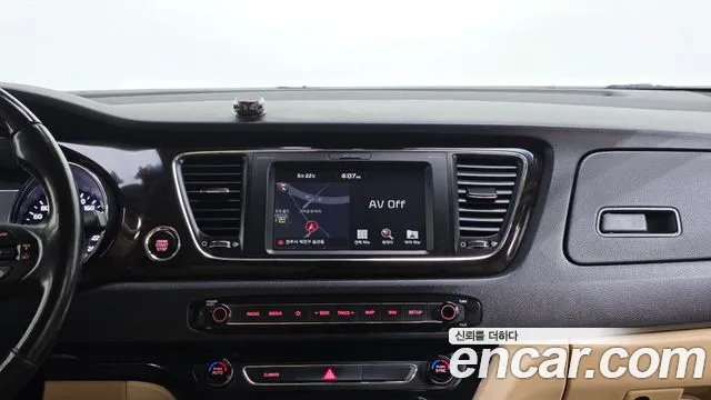 Kia Carnival 2018 thumb 7