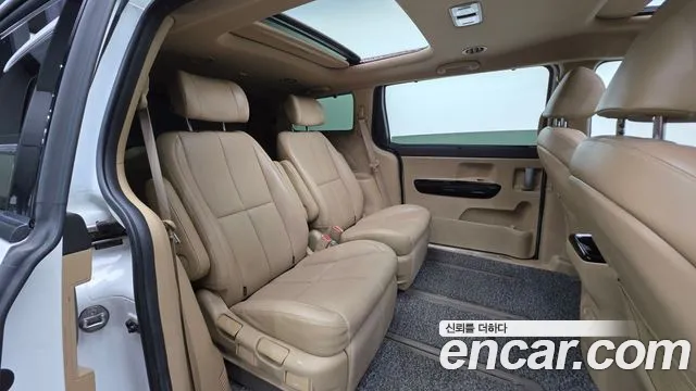 Kia Carnival 2018 thumb 4