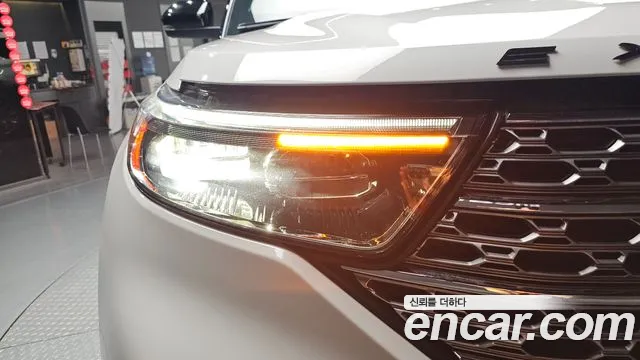 Ford Explorer 2020 thumb 10