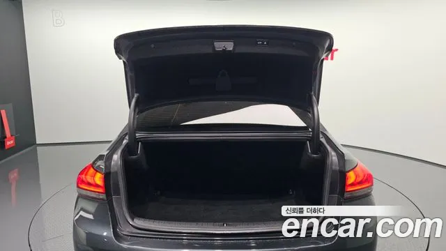 Genesis G80 2017 thumb 5