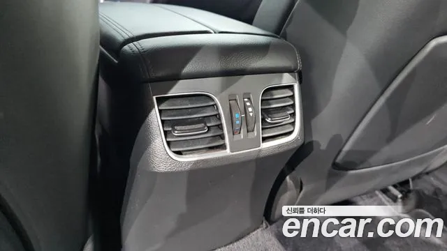 Genesis G80 2017 thumb 10