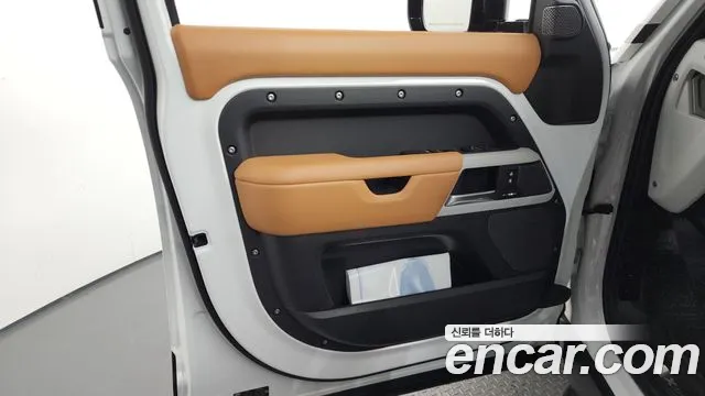 Land Rover Defender 2024 thumb 2