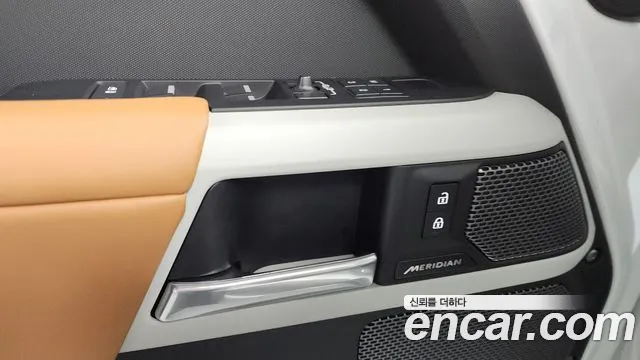 Land Rover Defender 2024 thumb 7