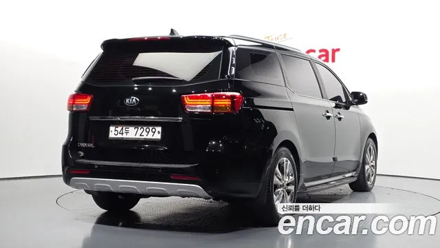 Kia Carnival 2015 thumb 10