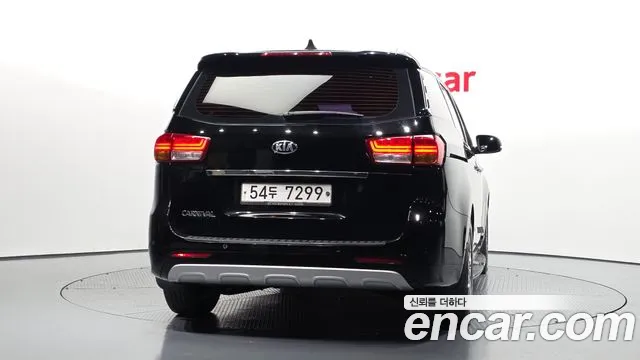 Kia Carnival 2015 thumb 5