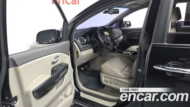 Kia Carnival 2015 thumb 12