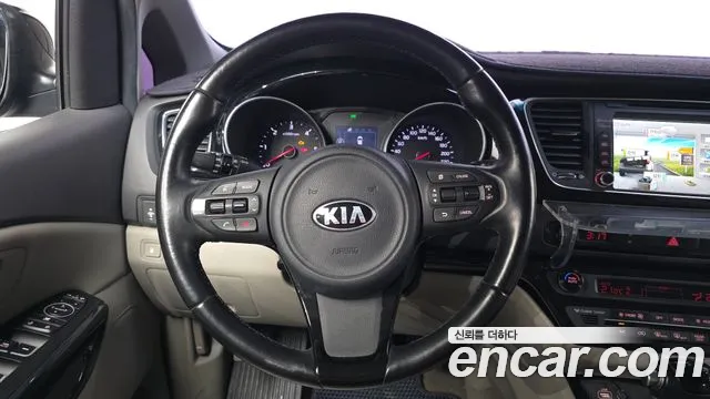 Kia Carnival 2015 thumb 9