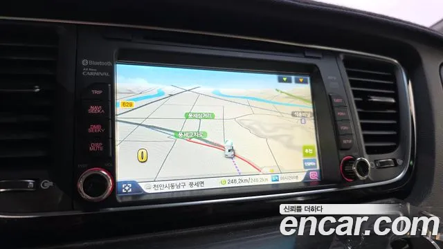 Kia Carnival 2015 thumb 4