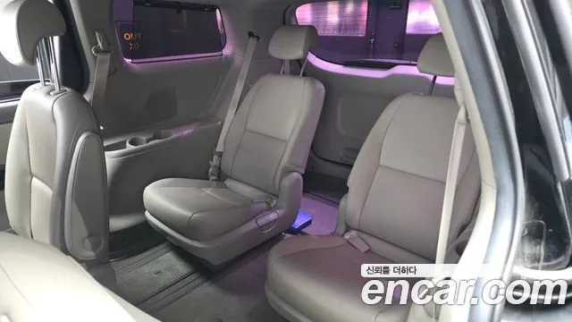 Kia Carnival 2015 thumb 6