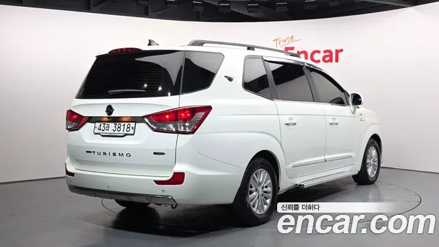 KGM Korando 2017 thumb 9