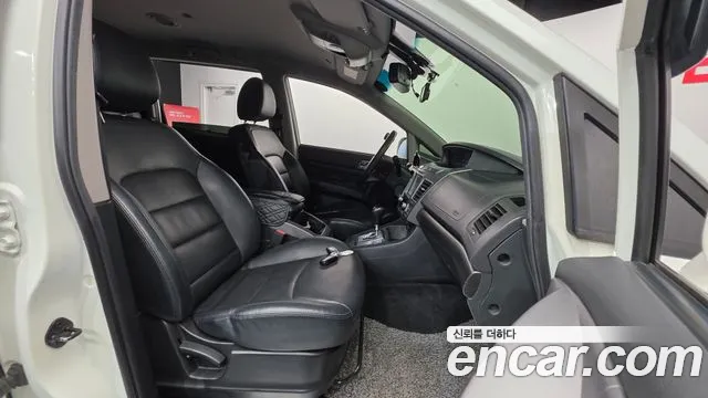 KGM Korando 2017 thumb 11