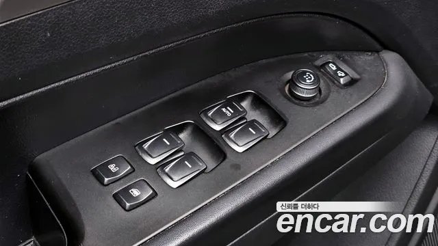 KGM Rexton 2018 thumb 8
