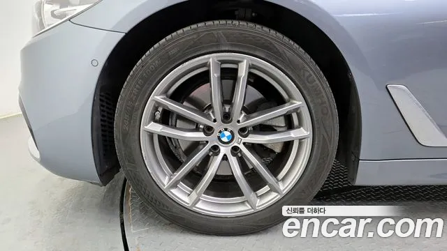 BMW 5 серии 2017 thumb 11