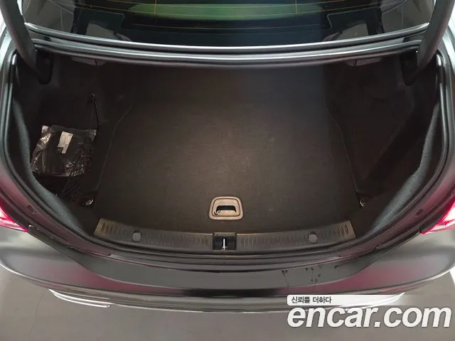Mercedes-Benz E-Class 2021 thumb 4